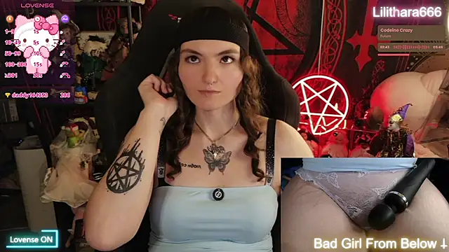 Lilithara666: διαδικτυακό σόου στην κάμερα