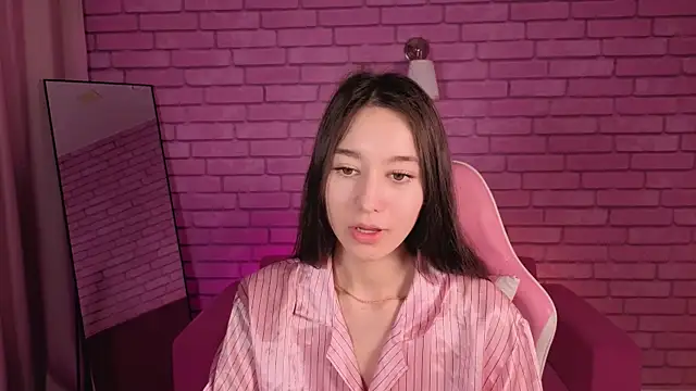 Nicole_Brownie Chat XXX in diretta