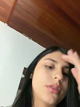 Luu_Princess Adlı Modelin Canlı XXX Sohbeti