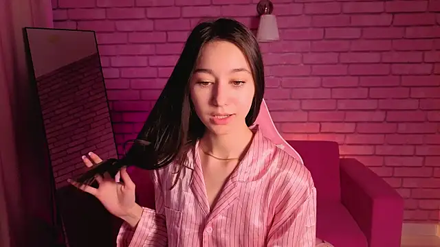 Nicole_Brownie Chat XXX in diretta