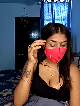 HotShanayaXO Adlı Modelin Canlı XXX Sohbeti