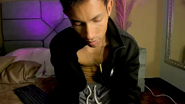 NoaahTylor 网络视讯表演