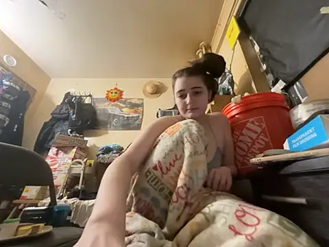 Snowbunnycake_131's Webcam Show
