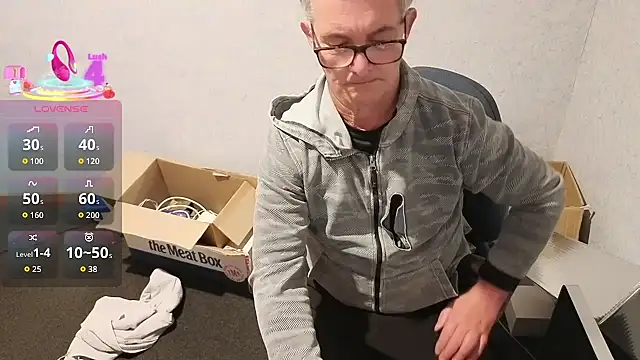 XXX chat uživo modela daddy_man