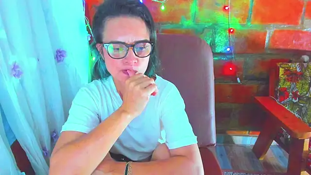 Chat +18 de BrianaGarner ao vivo