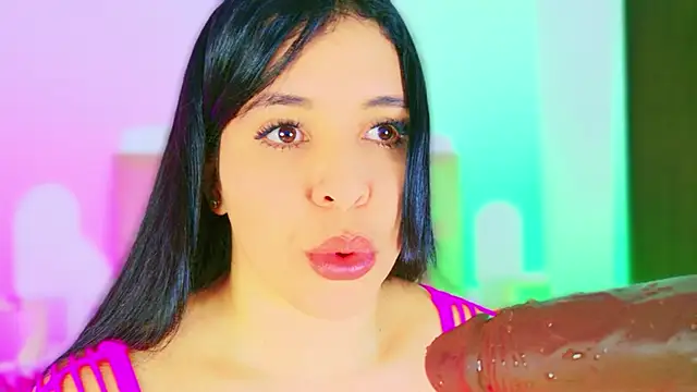 CharlootteEvans' Live XXX Chat