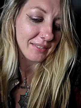 SheIsSomething Show in webcam