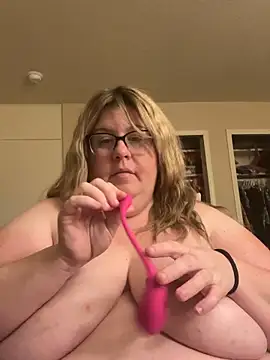 sexymommy1988 Show in webcam