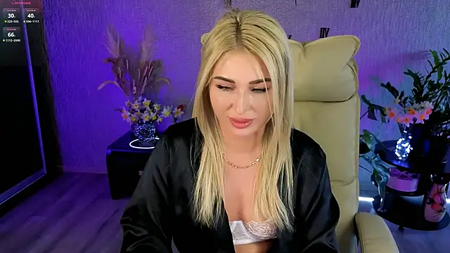 NikkiiStill's Live XXX Chat
