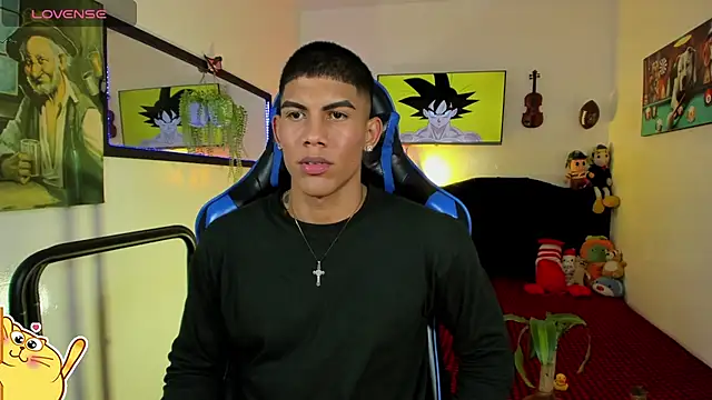 Damian_latinxxx Show in webcam