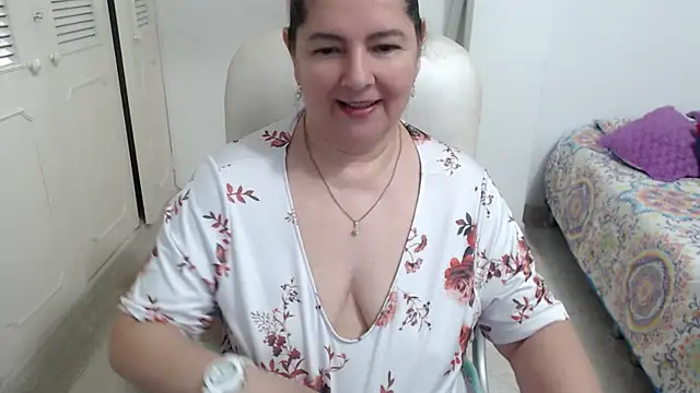 leonela_69 live XXX chat
