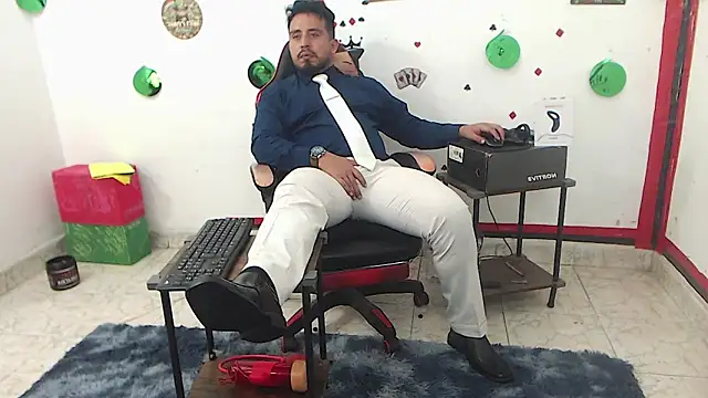 Show modela KalethBigDick na web-kameri