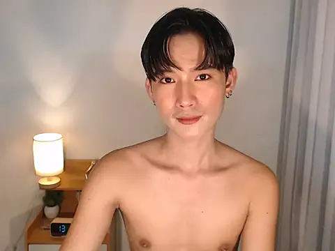 Pokazy przed kamerką – asian_dai