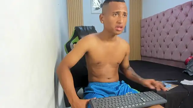 mastermorenohot1 webcam show
