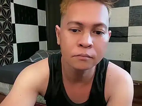 AsianHotBODYY 网络视讯表演