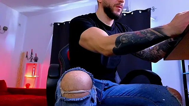Czat XXX na żywo – MightyAaron66