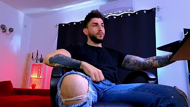 MightyAaron66 live XXX chat