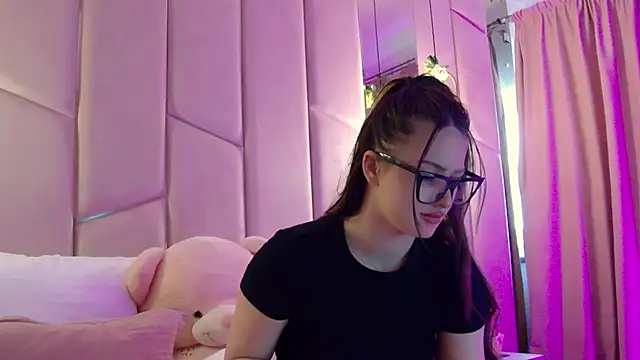 LucyLextonX Adlı Modelin Canlı XXX Sohbeti