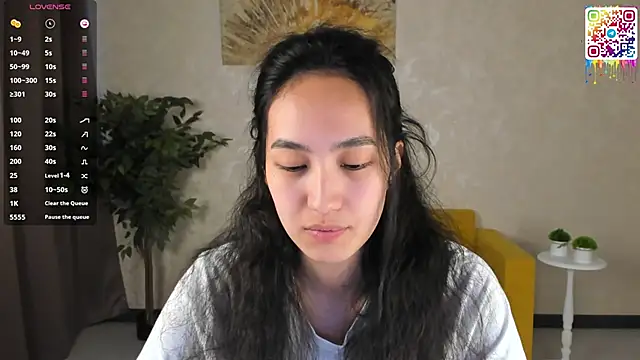 FlirtyAura's Live XXX Chat