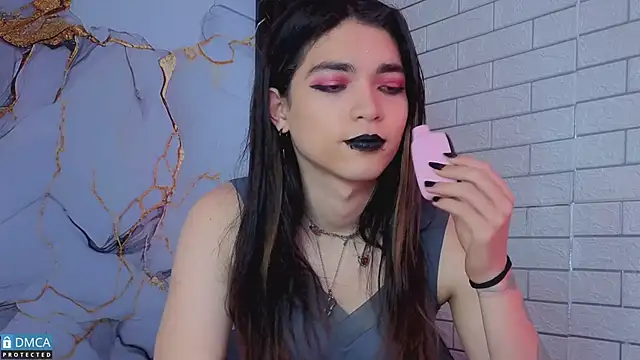 MaeveKuro's Webcam Show