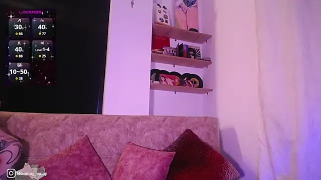 dark__nymph Show in webcam
