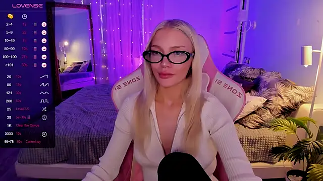 AnyaTaylor_ Live XXX-Chat