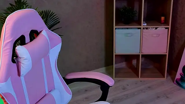 SindieStormm Adlı Modelin Canlı XXX Sohbeti