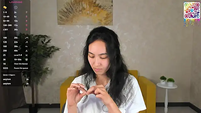 FlirtyAura's Live XXX Chat