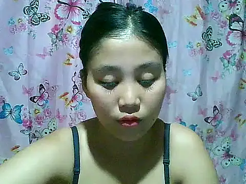 Pokazy przed kamerką – SexyAsianPussy4u