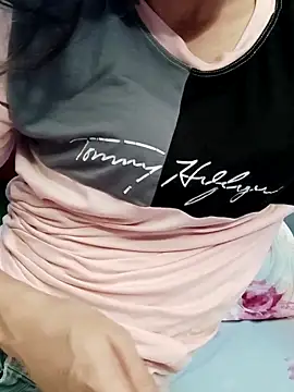 QueenSoreal Adlı Modelin Canlı XXX Sohbeti