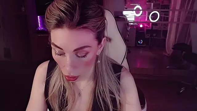 XXX chat uživo modela AnnieGOld_