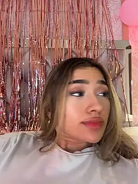 Arianavillada élő XXX-chatje