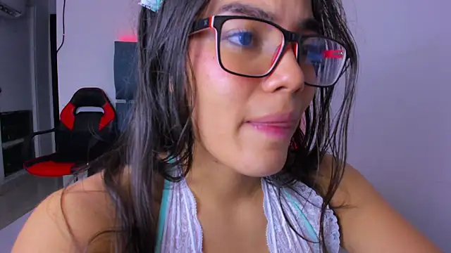 crazybaby_squirt élő XXX-chatje