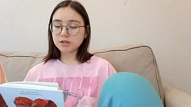 LezlieEllegood's Webcam Show