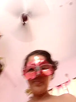 thanusi_2's Webcam Show