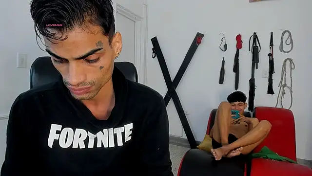 Gay_Red_Room লাইভ XXX চ্যাট