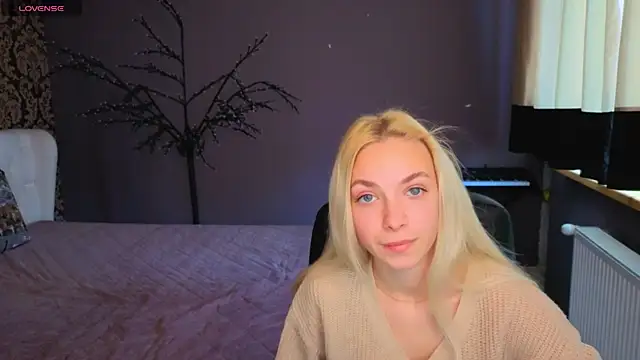 Show modela SonnySofia na web-kameri