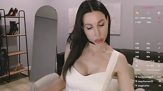 Ella_Sea élő XXX-chatje