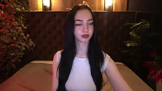 WildKittenX_'s Live XXX Chat