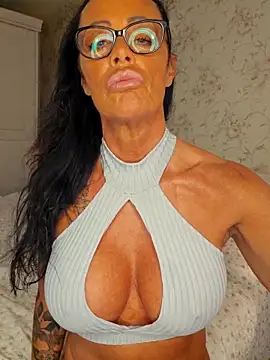 Misses-Cougar Webcamshow