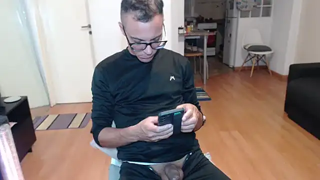 Živý XXX chat guachin_hunk