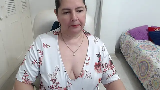 leonela_69: онлайн-секс-чат