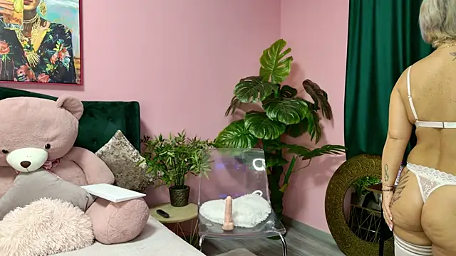 KirraWhite Chat XXX live