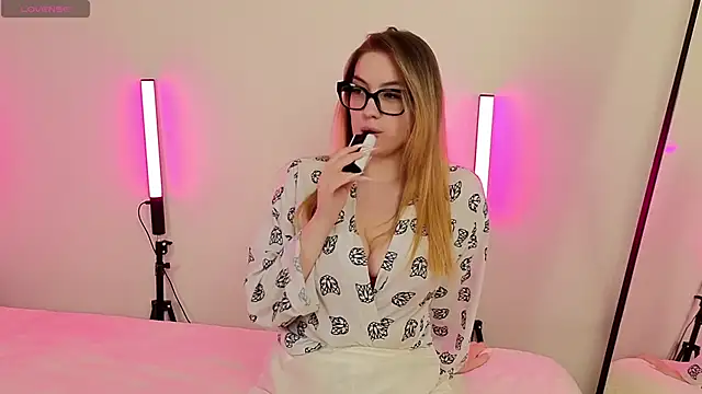 BustyTease: απευθείας συνομιλία ΧΧΧ