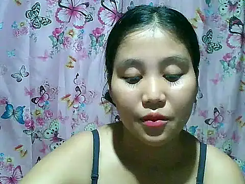 Pokazy przed kamerką – SexyAsianPussy4u