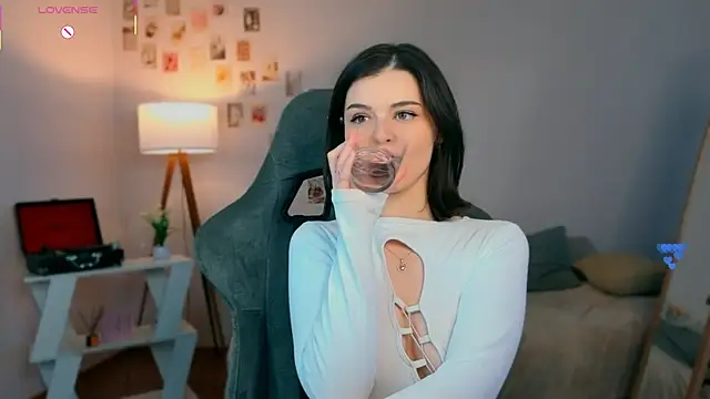 rebbekkakowalski Chat XXX in diretta