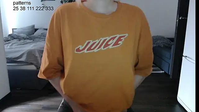 hey_shinyy élő XXX-chatje