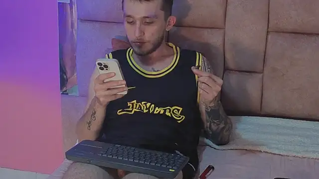Dylanwhite23_'s Live XXX Chat