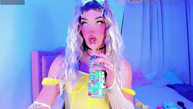 Shiaki_04 élő XXX-chatje