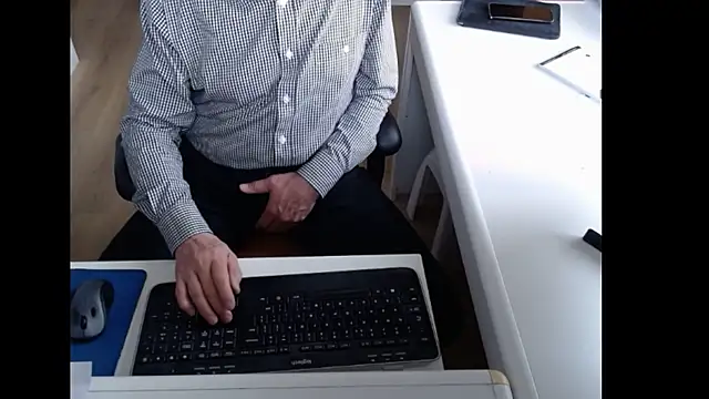dutchpornkingn Live XXX chat